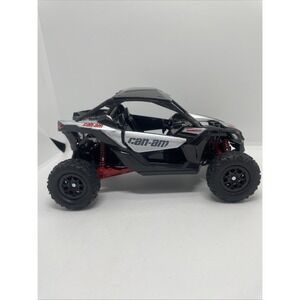 New Ray TOYS Can-AM Maverick X3 (Hyper Silver/Red)/ Scale - 1:18